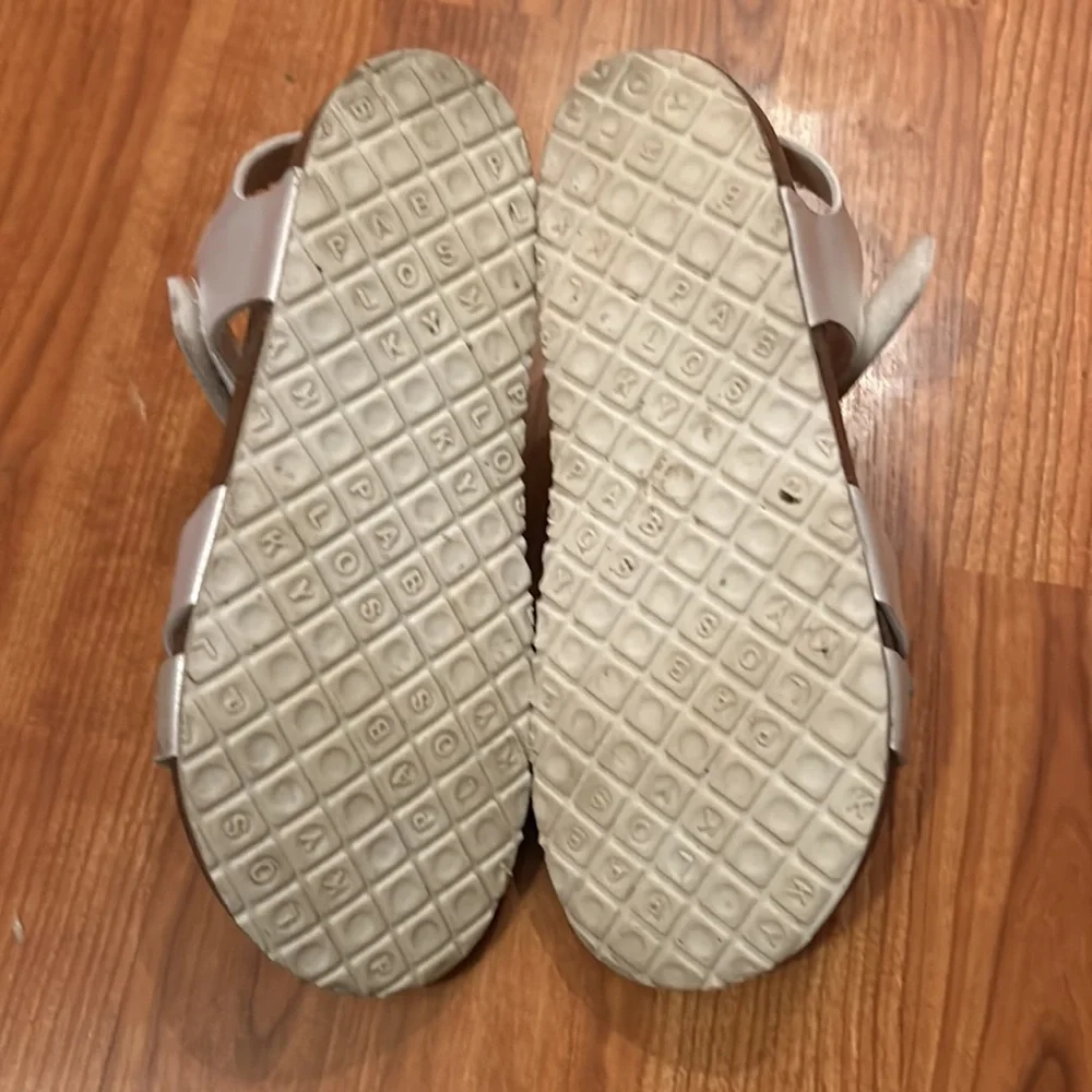 Pablosky girls sandals with silver flowers on the top. Size 5